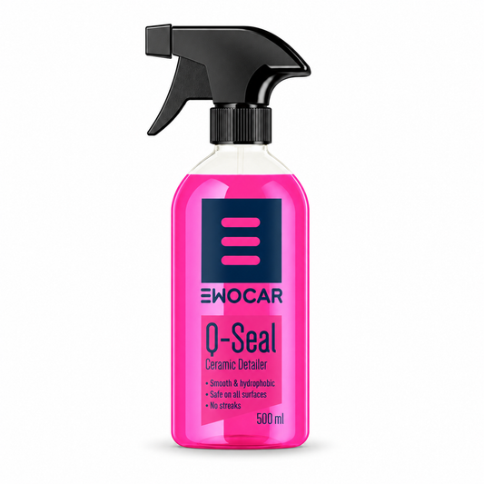 EWOCAR Q-Seal Ceramic Detailer 500 ml mit pinker Flüssigkeit und schwarzem Sprühkopf vor weissem Hintergrund